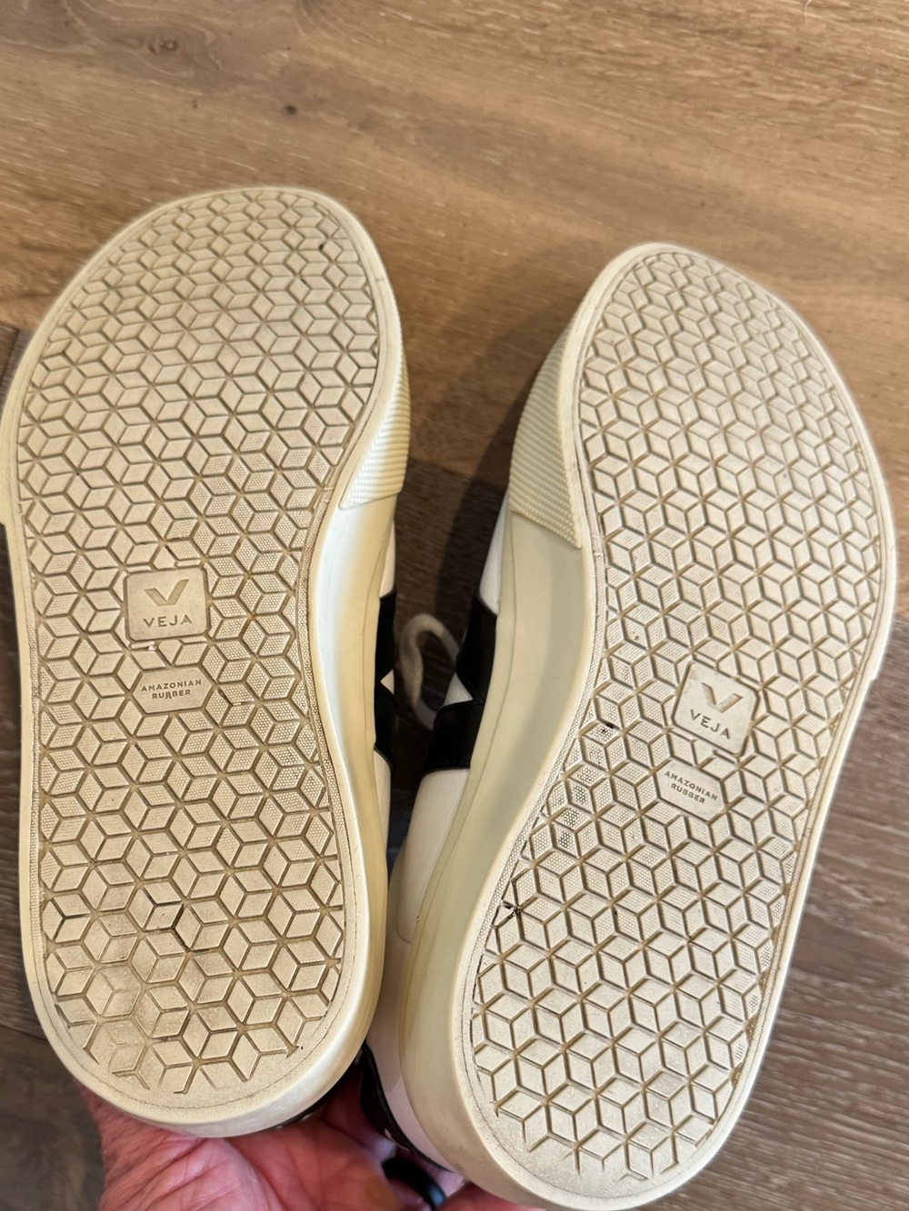 Veja White Leather Low-Top Sneakers with Black V Logo - Picture 6 of 9